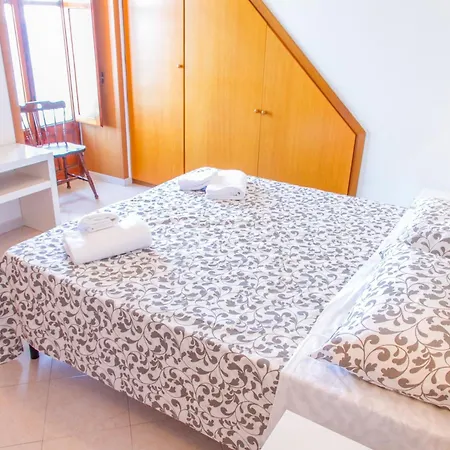 Ai Candelori Πανσιόν Cefalù